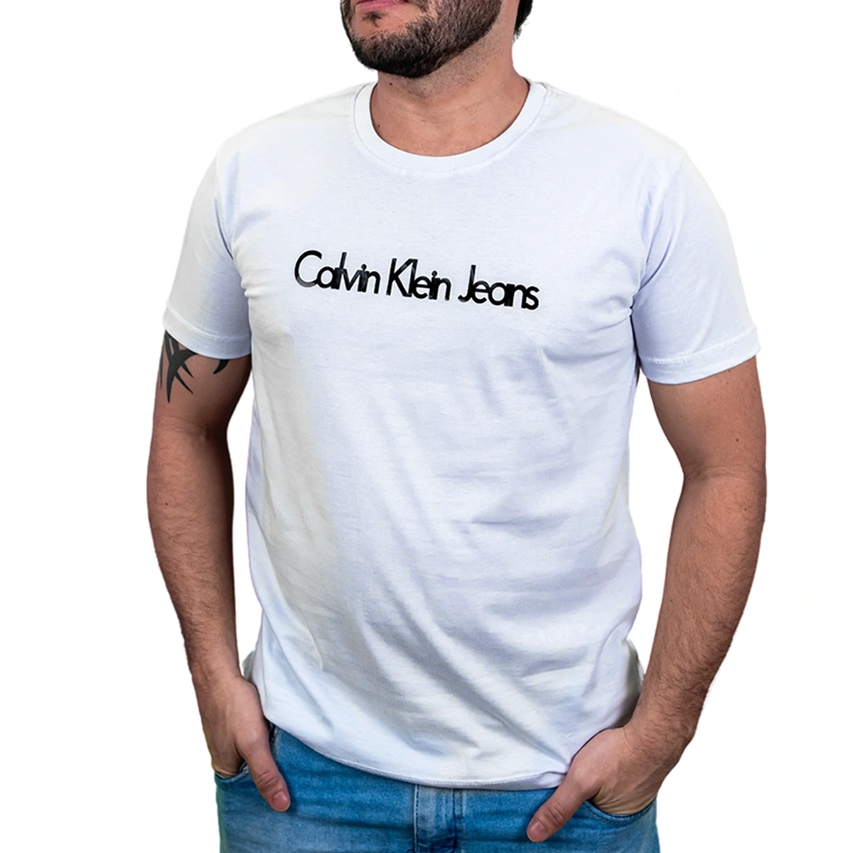 6037e9b8-cde0-5f4b-a4f7-868e4cfaec7c.webp Camiseta Calvin Klein Written Premium - Imagem 1