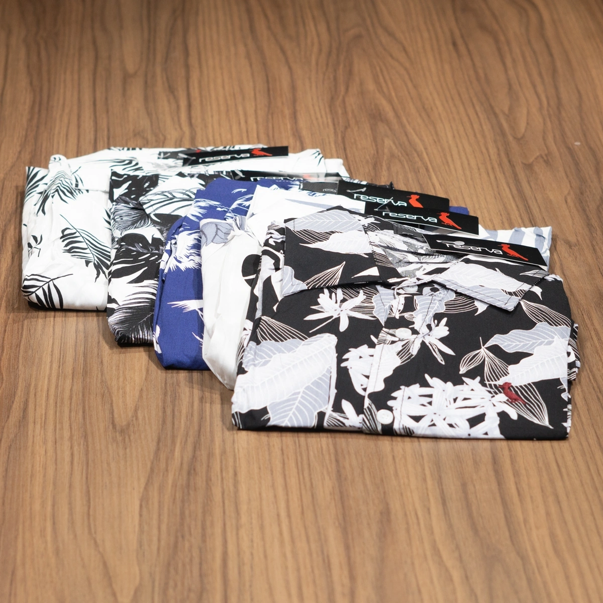 502f4fc5-1fdd-5aea-8a16-be21ce7d14a7.webp Camisa Social Floral Verão Reserva - Imagem 1