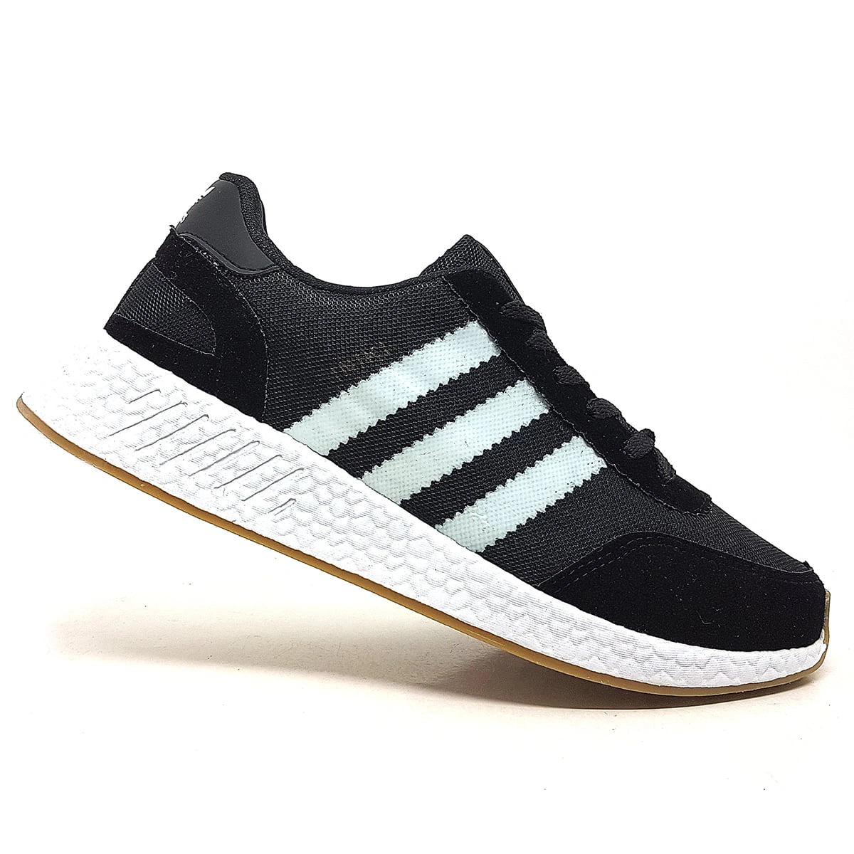 9335ad95-87e7-5709-90c3-9ea5b74205a7.webp Tênis Adidas Iniki V2 - Imagem 1