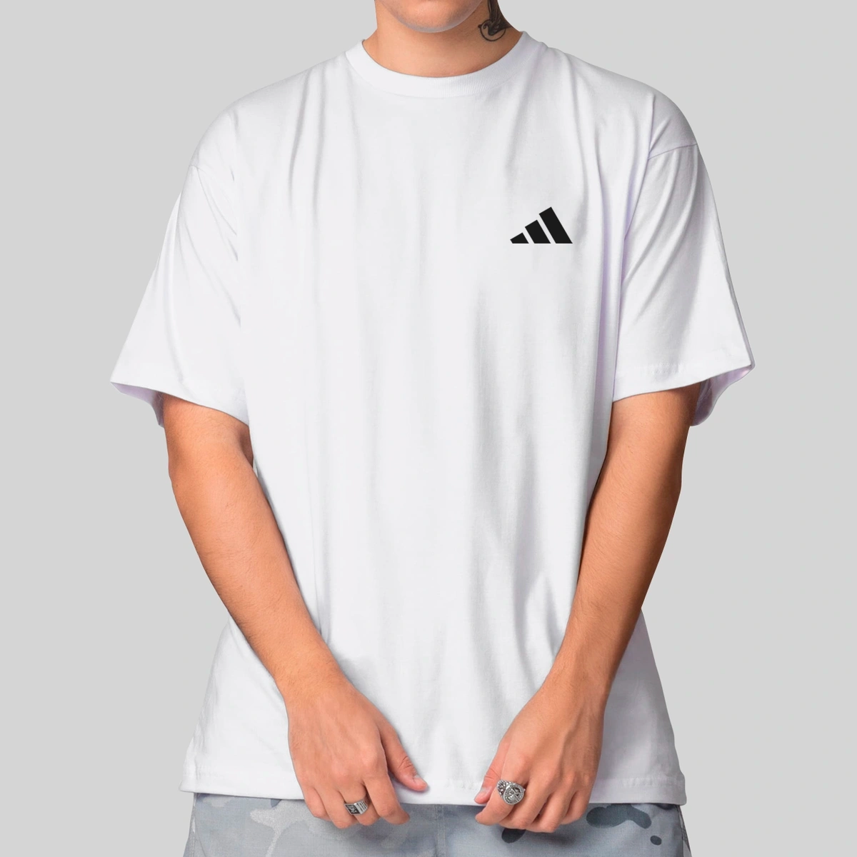 7fdb7efe-9b09-5db1-adce-49faf95f82ae.webp Camiseta Masculina Oversized Adidas - Imagem 1