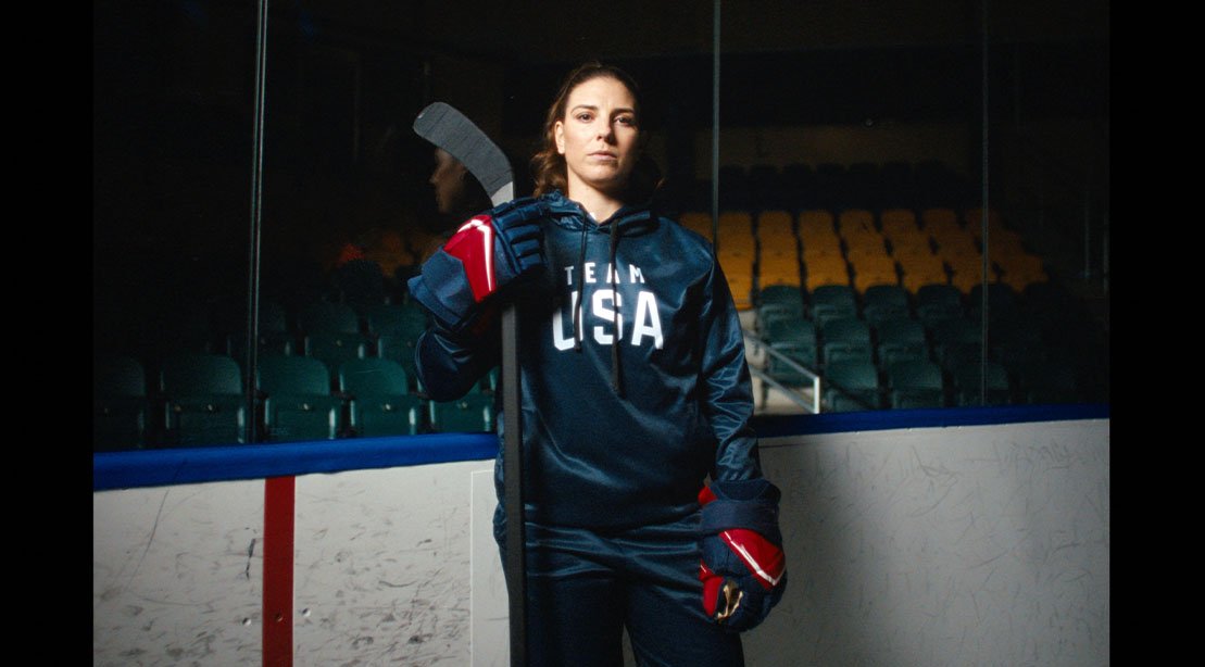 Hilary Knight se prepara para sua última corrida olímpica de hóquei feminino