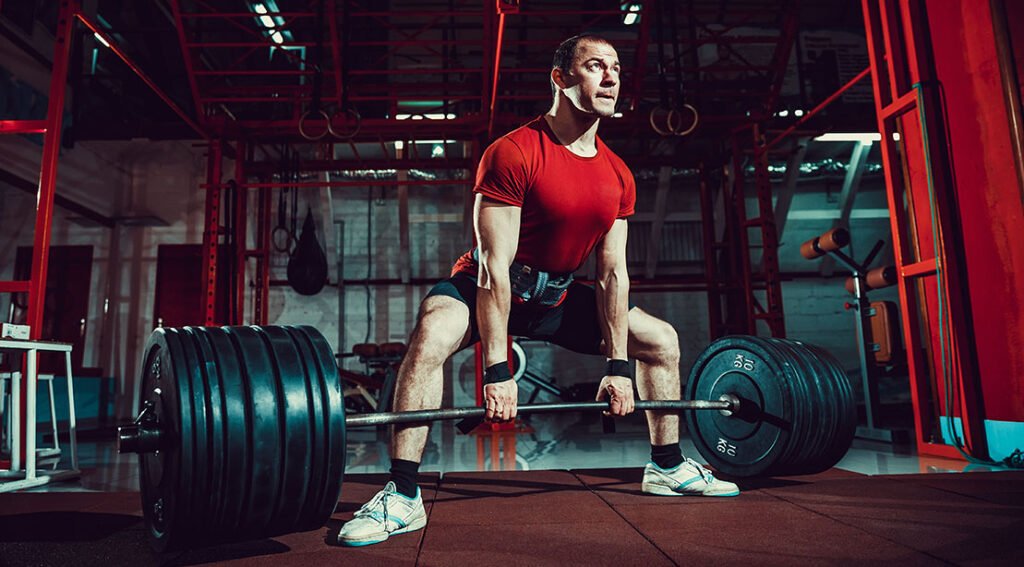 Sumo Deadlift vs Convencional: É trapaça ou uma maneira mais inteligente de levantar mais peso?