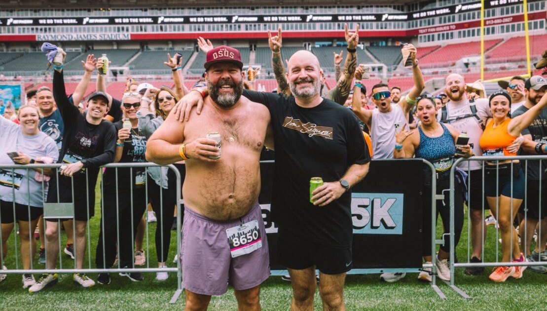 Bert Kreischer revela sua perda de peso de 50 quilos e treinamento sóbrio para os 2 ursos 5K