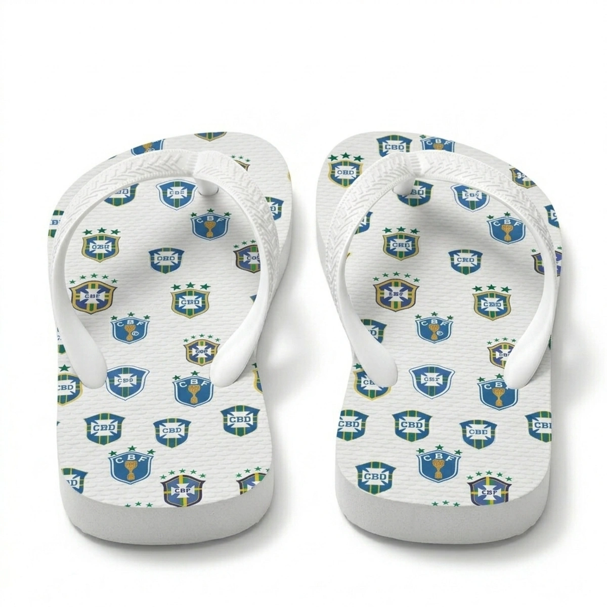 44a144f8-71fa-5e1b-b3e6-c81ec1af154e-1.webp Chinelo Masculino Escudos Seleções Brasil - Imagem 1