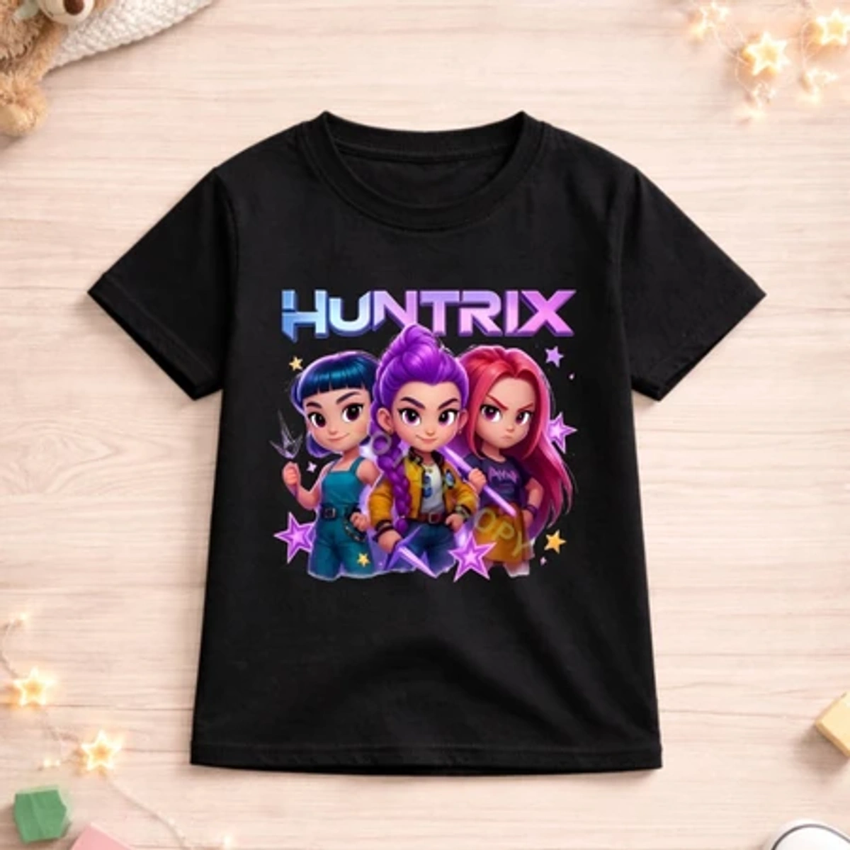 4ee80c3d-535e-5f08-9a61-cd57c52d1c00.webp Camiseta Infantil Menina Huntrix - Imagem 1