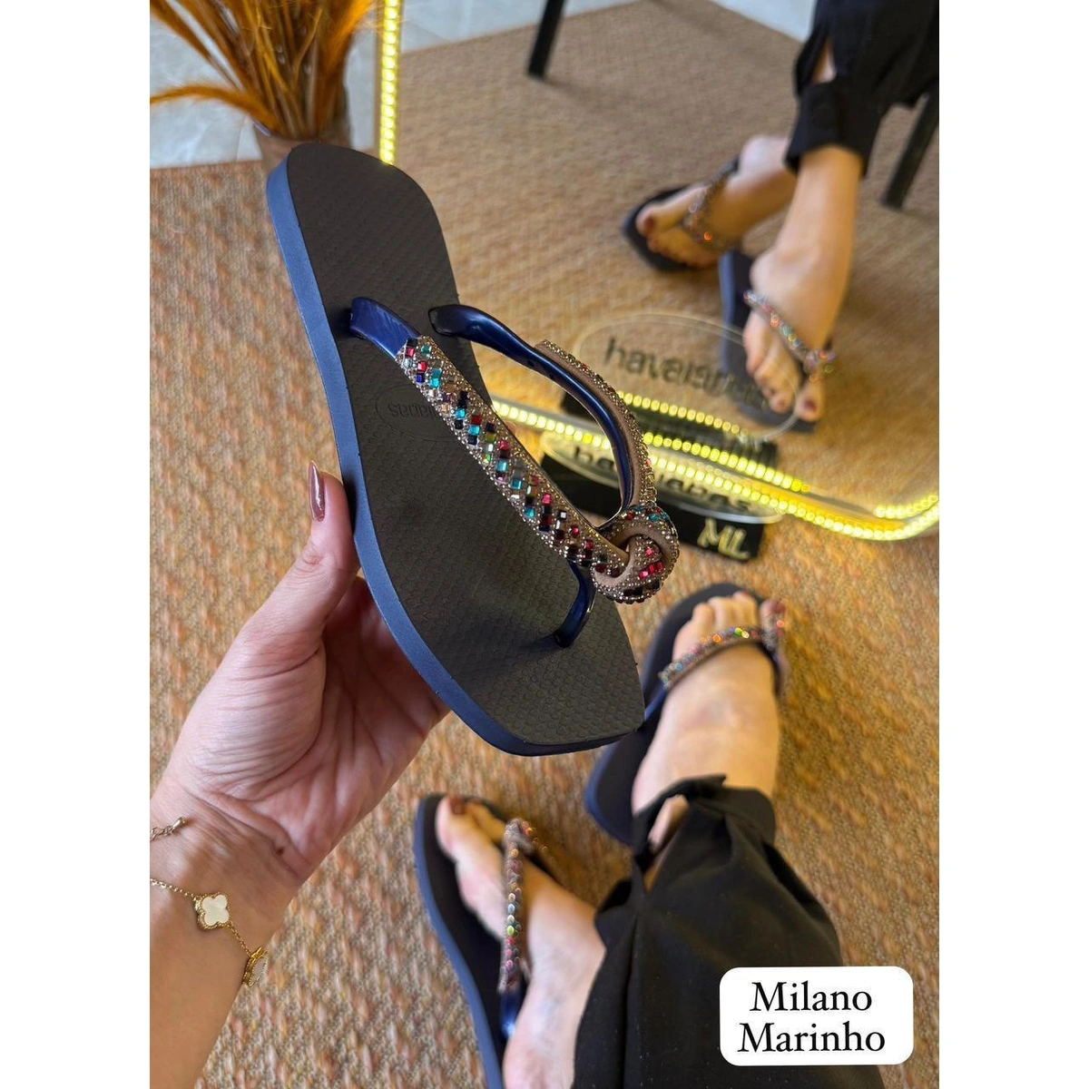 930950c0-6bf7-5930-a81b-28171096b47c.webp Chinelo Havaiana Strass Nozinho Luxo Promoçao - Imagem 1