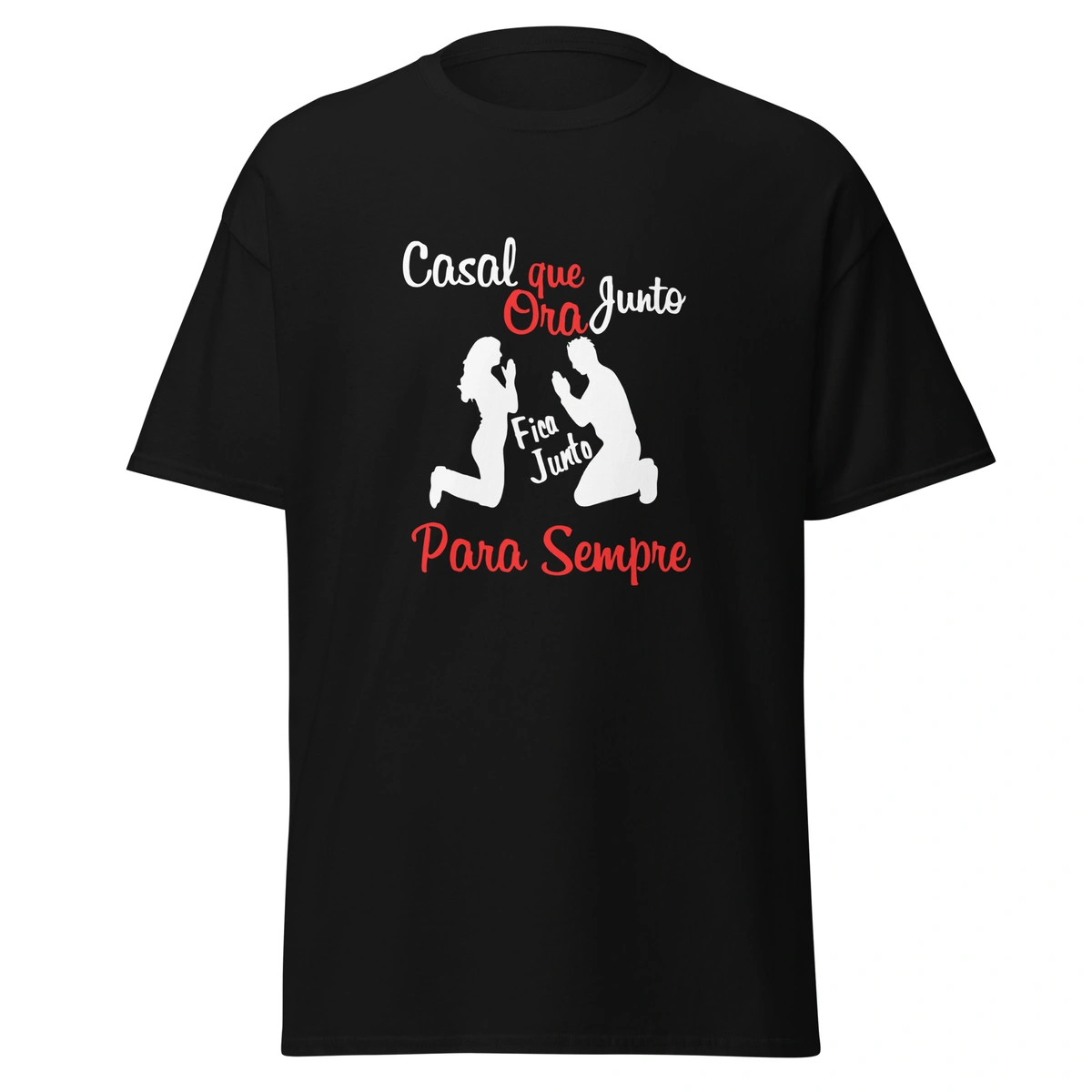 f0523f32-d62a-5838-b9f6-178588f9b4a2.webp Camiseta Masculina Dia dos Namorados Casal que Ora Junto Para Sempre - Imagem 1