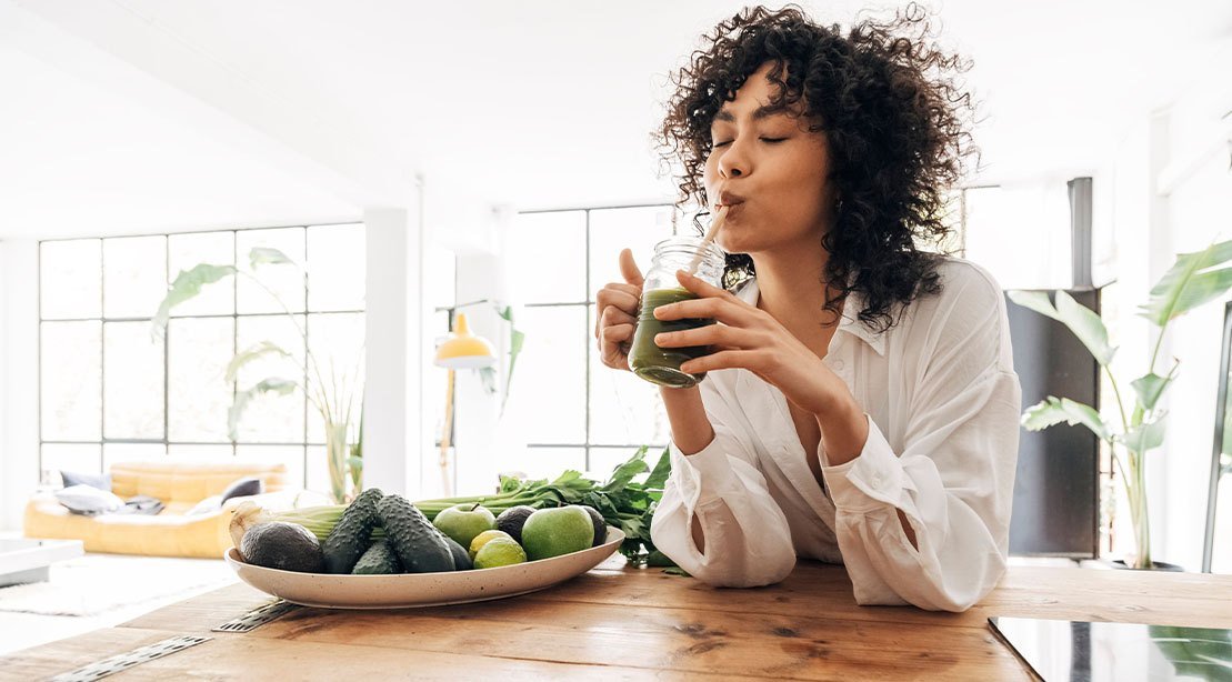 Especialistas em nutrição dizem que esses 7 erros de smoothie podem estar arruinando seus resultados